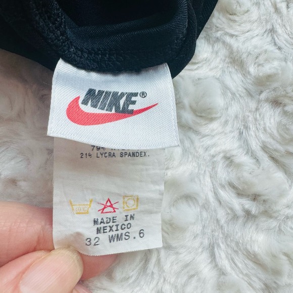 NIKE Black womens competition training swimsuit bathing suit 32 sz 6 - Picture 7 of 7